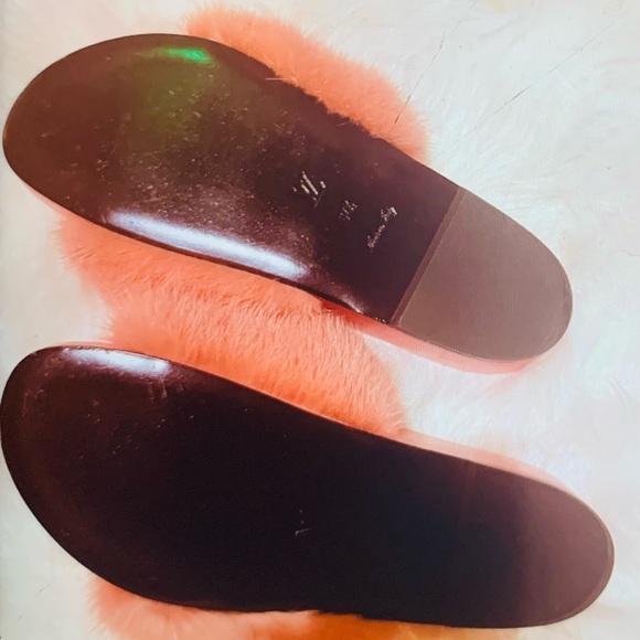 LOUIS VUITTON Mink Fur Bom Dia Flat Mules - Picture 4 of 5